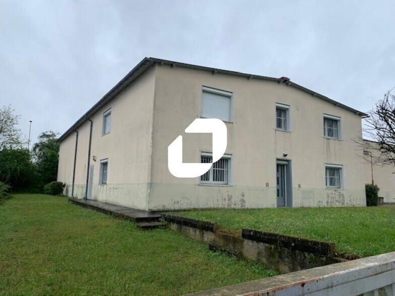 Light Industrial in Saint-Laurent-de-Mure to rent - Building Photo - Image 2 of 15
