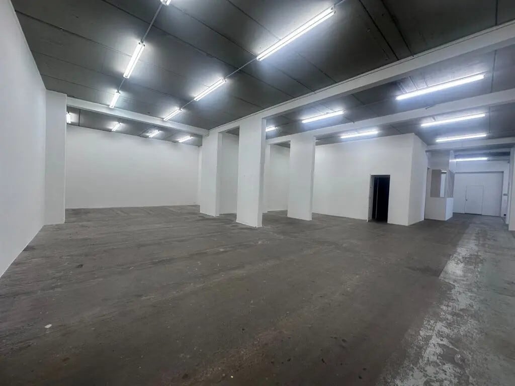 Location Commerce 450 m² - Photo 1