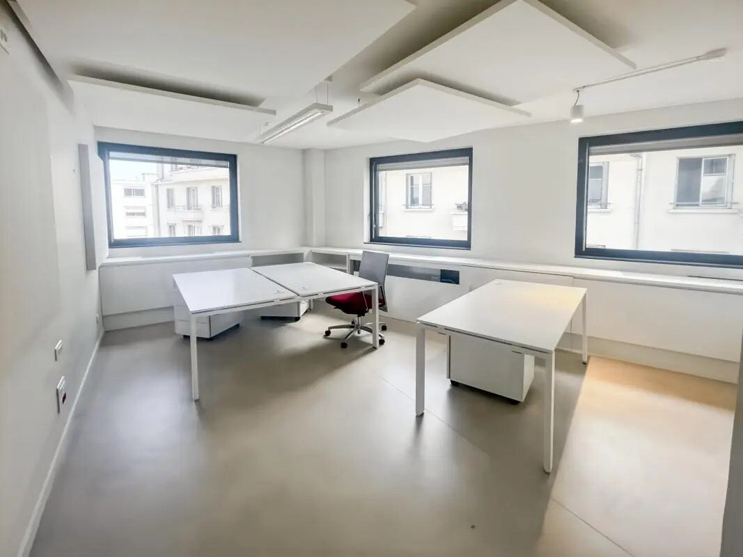 Office in Lyon for sale Interior Photo- Image 1 of 9