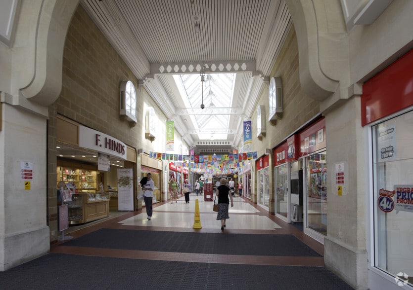 Emery Gate, Chippenham to rent - Interior Photo - Image 2 of 8