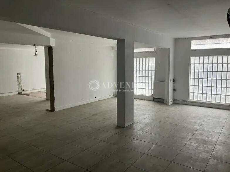 Retail in Bourges for sale - Interior Photo - Image 3 of 3