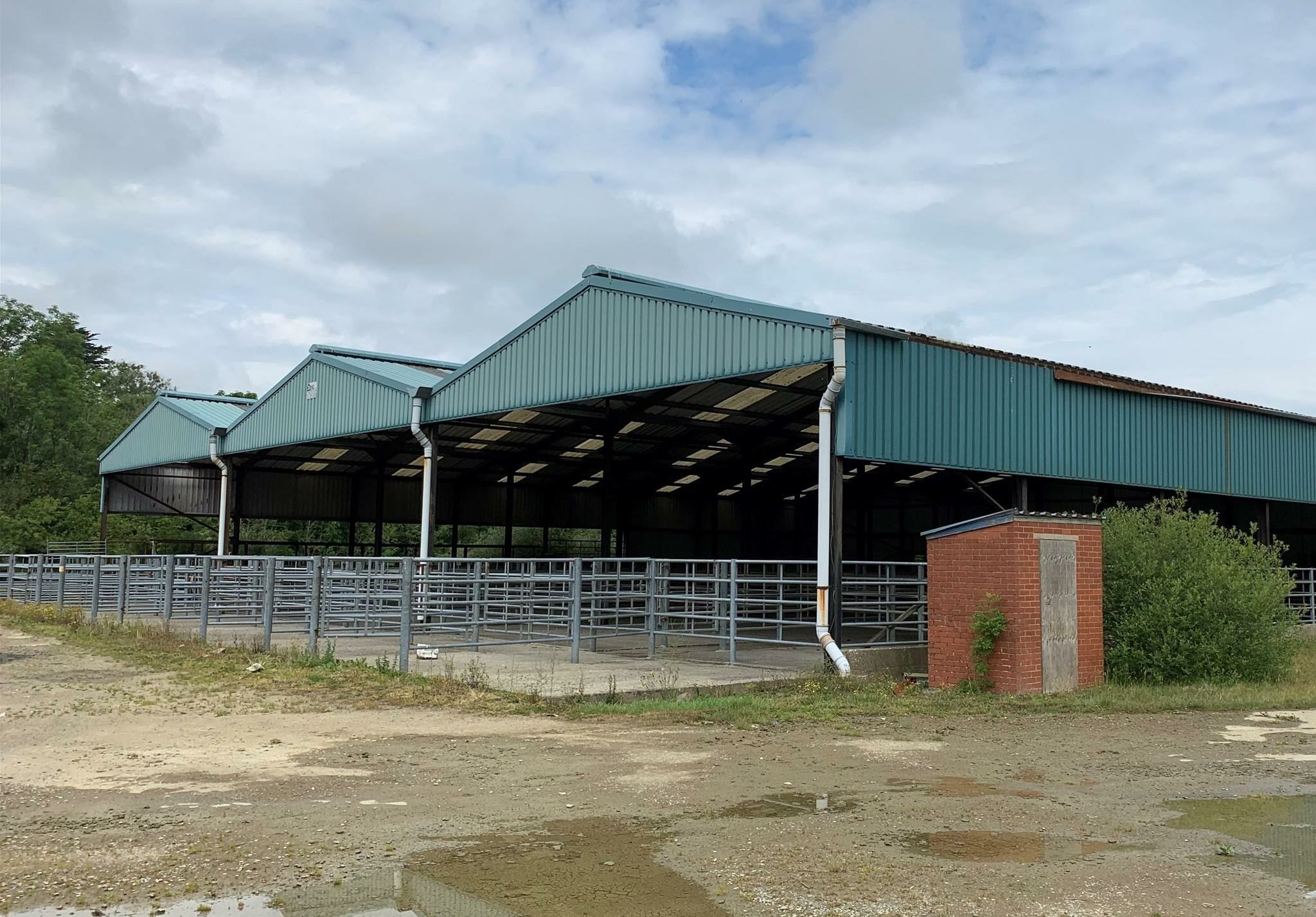 Well Ln, Haverfordwest to rent Building Photo- Image 1 of 4