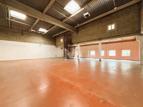 Light Industrial in Verrières-le-Buisson to rent Interior Photo- Image 2 of 6