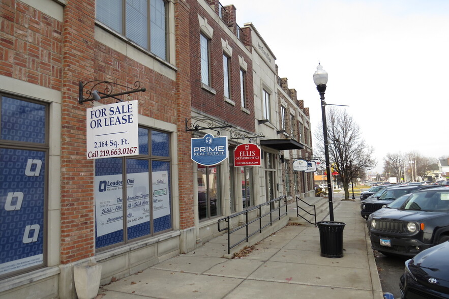 123-125 N Main St, Crown Point, IN for rent - Building Photo - Image 1 of 12