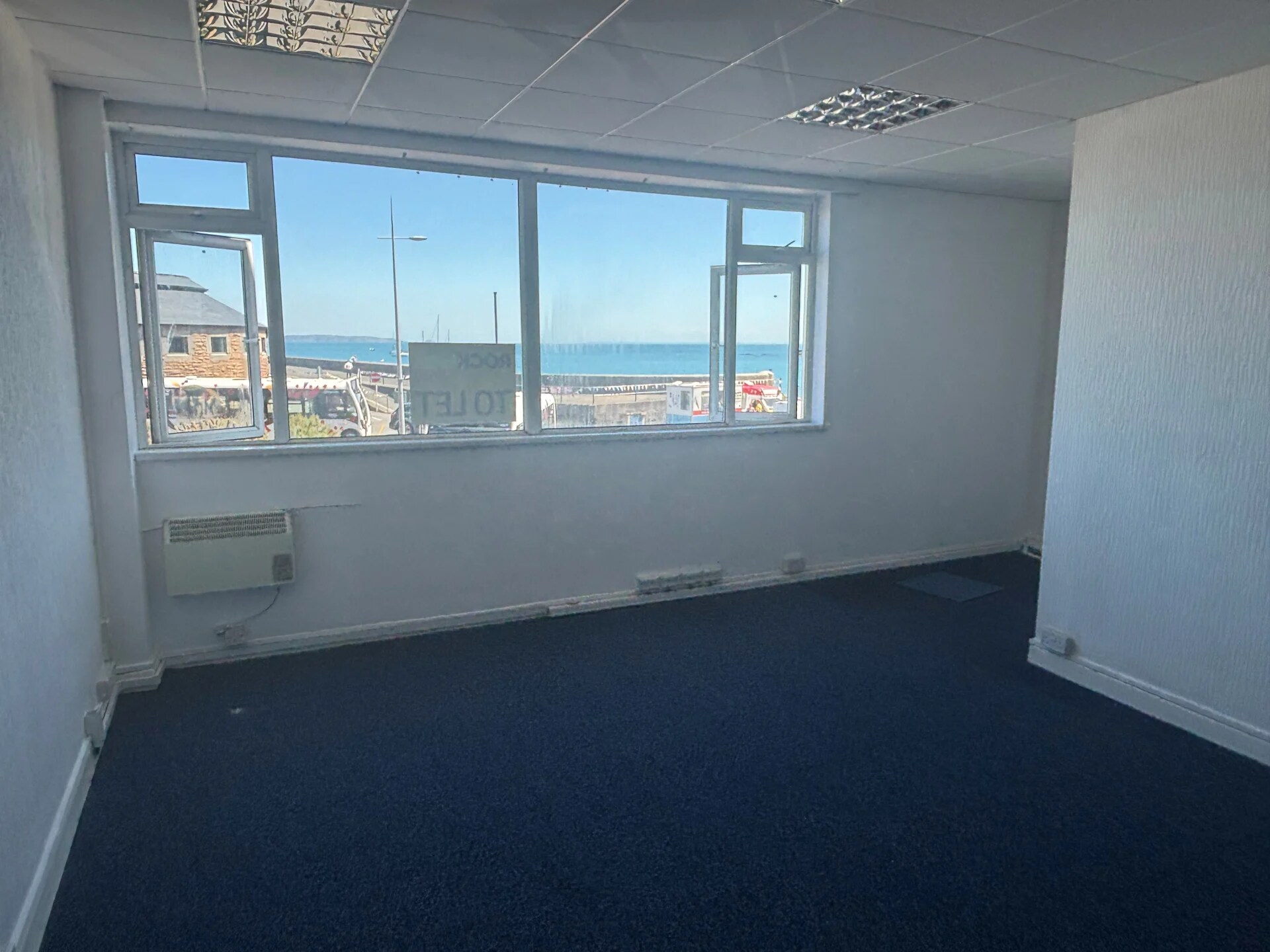 South Esplanade, Guernsey to rent Interior Photo- Image 1 of 4