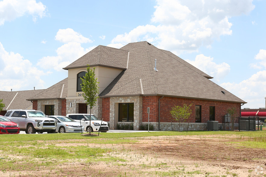 920 Wall St, Norman, OK for rent - Primary Photo - Image 1 of 2