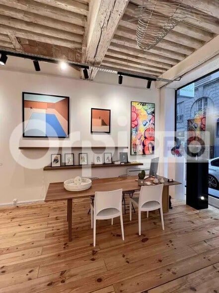 Retail in Lyon to rent - Interior Photo - Image 3 of 6