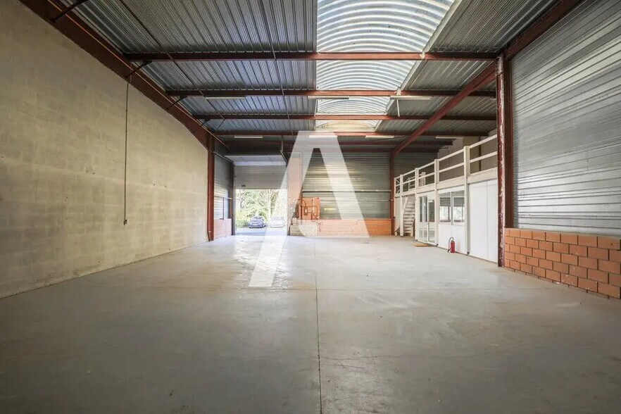 Light Industrial in Collégien to rent - Building Photo - Image 1 of 5