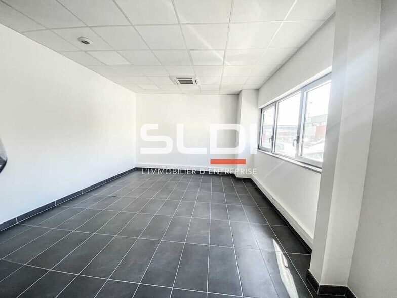50 Rue Jean Zay, Saint-Priest to rent - Interior Photo - Image 3 of 7