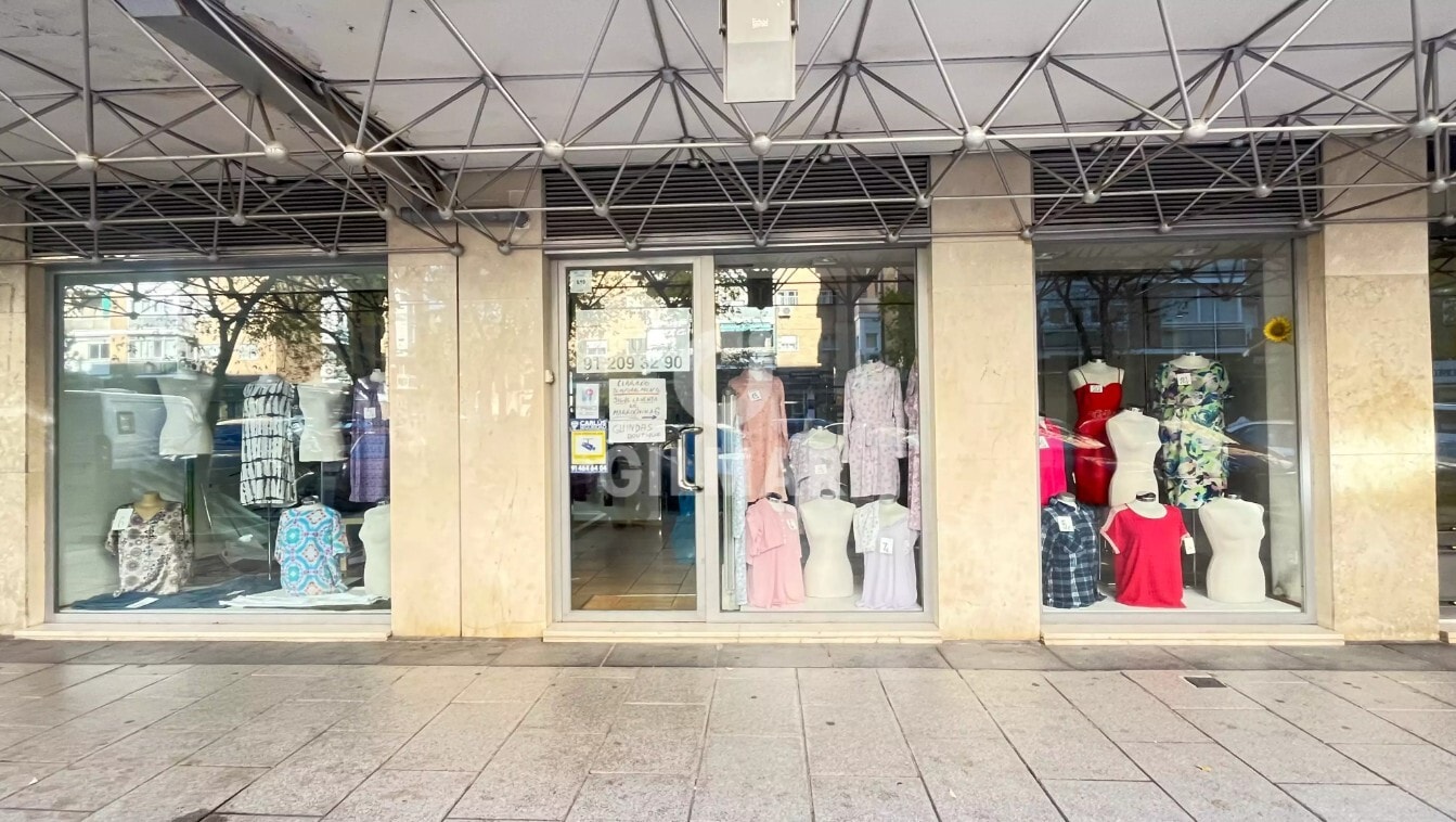 Retail in Madrid, Madrid to rent Interior Photo- Image 1 of 2