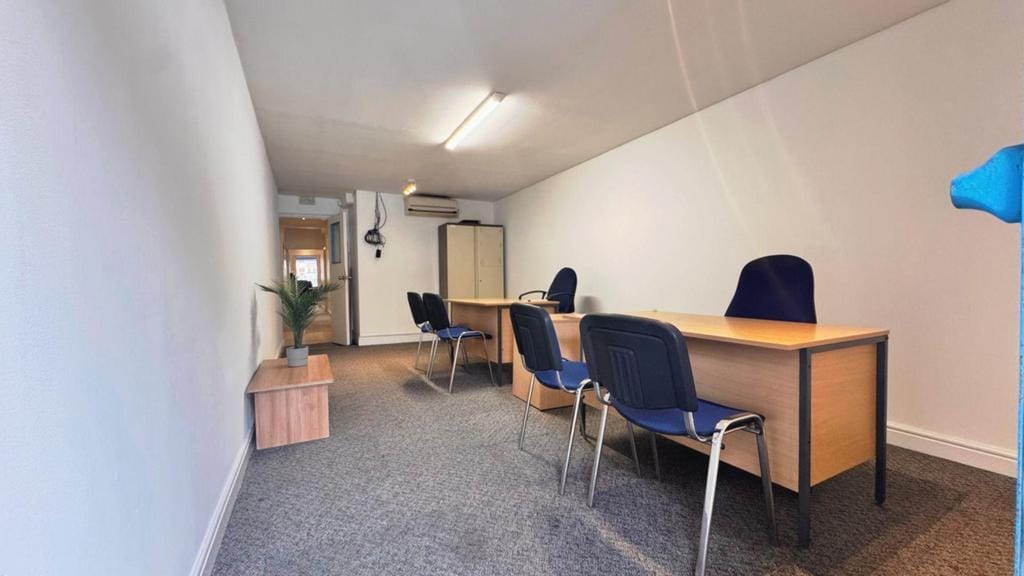 17-17A Walm Ln, London to rent Building Photo- Image 1 of 4