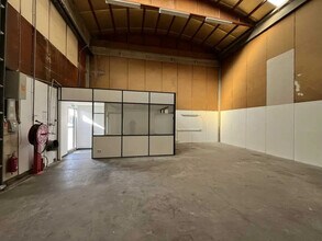 9 Rue Du Dauphiné, Saint-Priest to rent Building Photo- Image 1 of 14