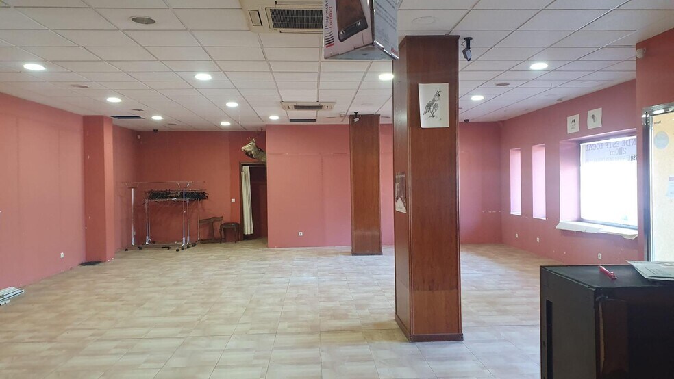 Retail in Cáceres, Cáceres to rent - Building Photo - Image 2 of 6