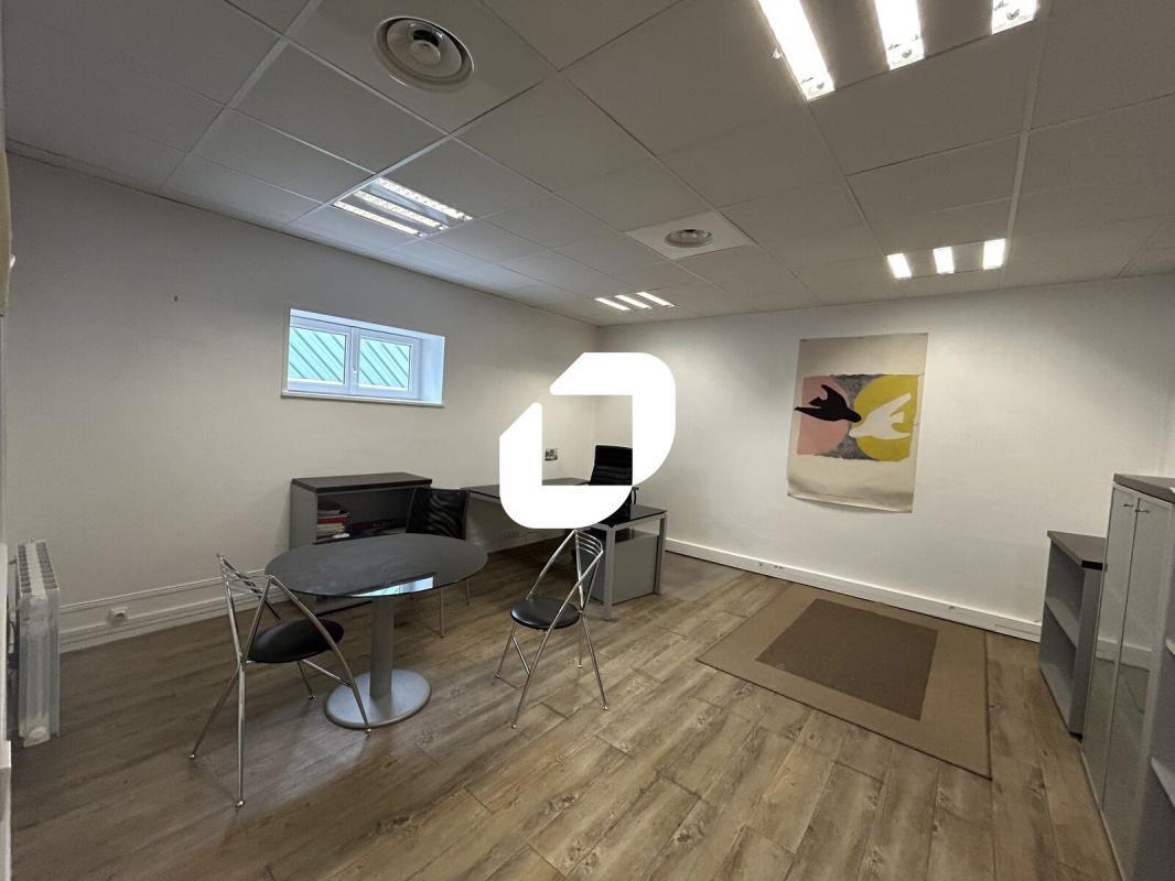 Office in Fontenay-sous-Bois to rent Interior Photo- Image 1 of 11