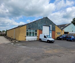 11 Levellers Ln, St Neots to rent Building Photo- Image 1 of 8