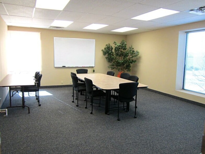 7362 NE University Ave W, Minneapolis, MN to rent - Building Photo - Image 2 of 9