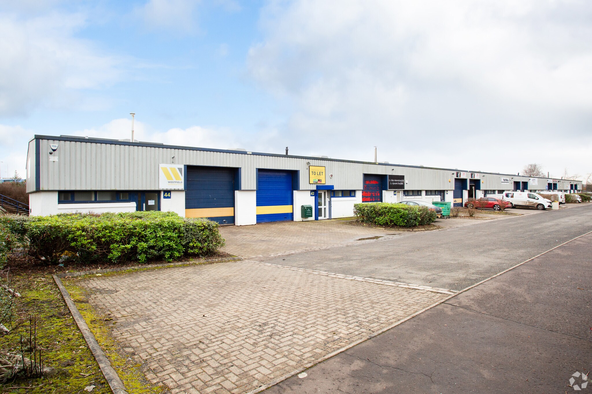 36-38 Deerdykes Vw, Cumbernauld for sale Primary Photo- Image 1 of 1