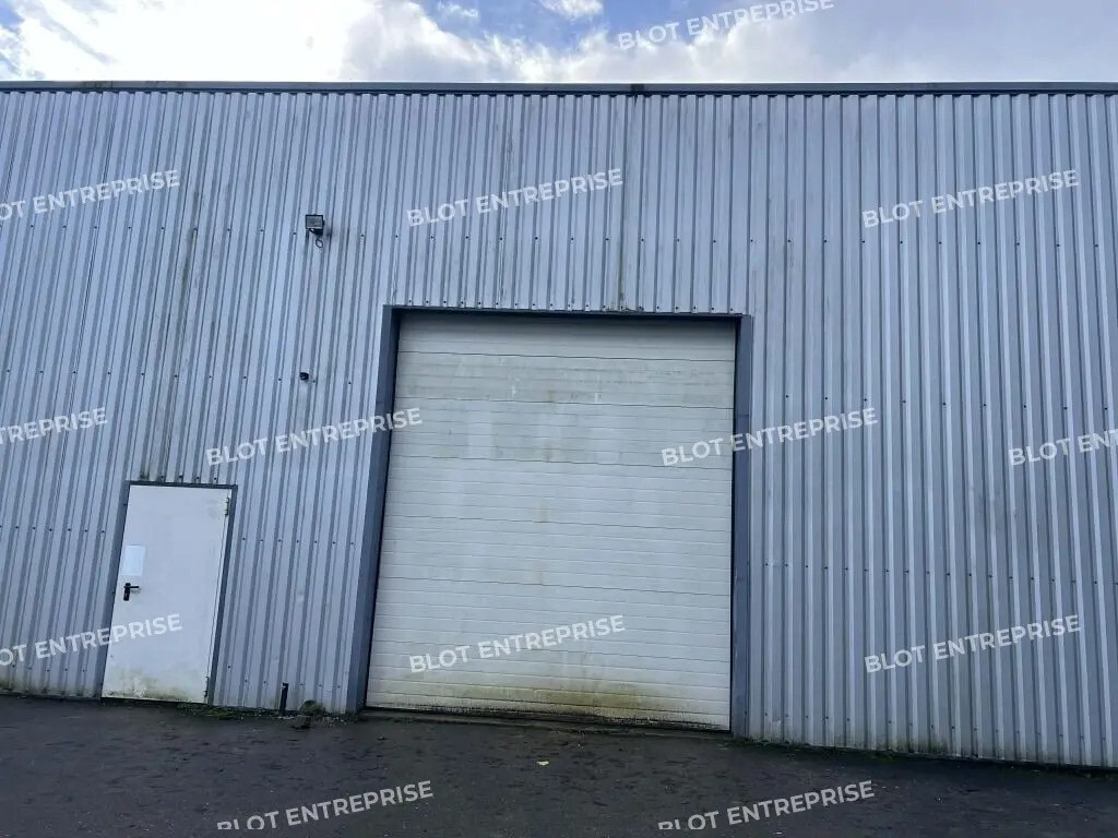 Location Entrepôt 200 m² - Photo 1