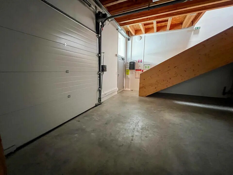 Light Industrial in Avignon to rent Interior Photo- Image 1 of 6