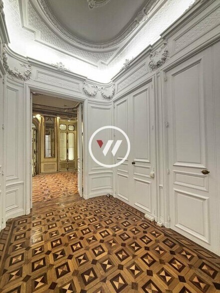 Office in Marseille to rent - Interior Photo - Image 2 of 10