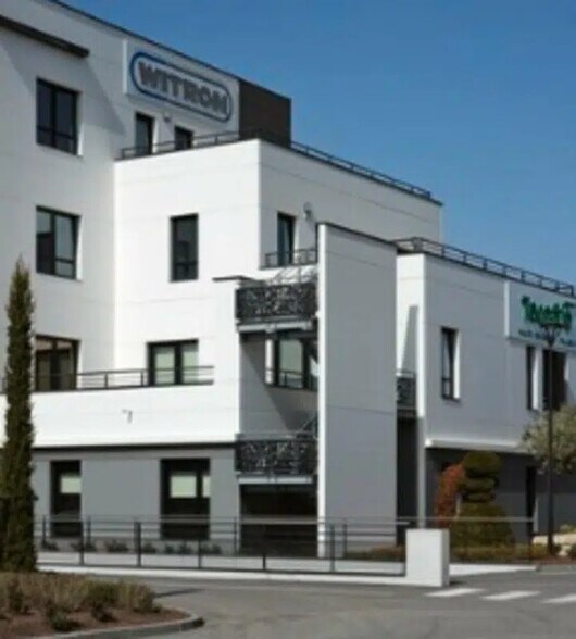 Office in Genas to rent - Building Photo - Image 2 of 8