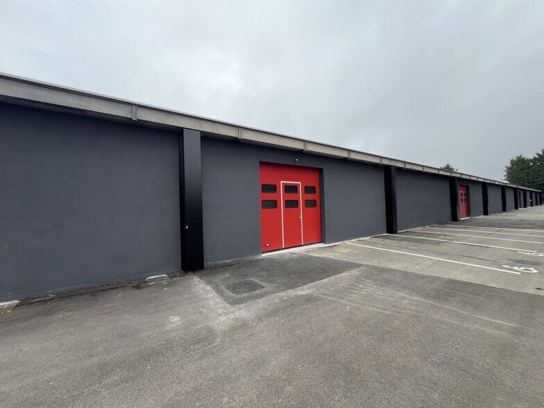 Industrial in Maurepas to rent - Building Photo - Image 3 of 12