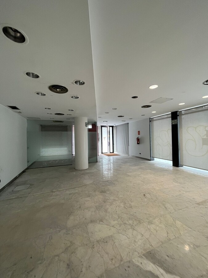 Madrid, MAD 28017 - - - Interior Photo - Image 1 of 15