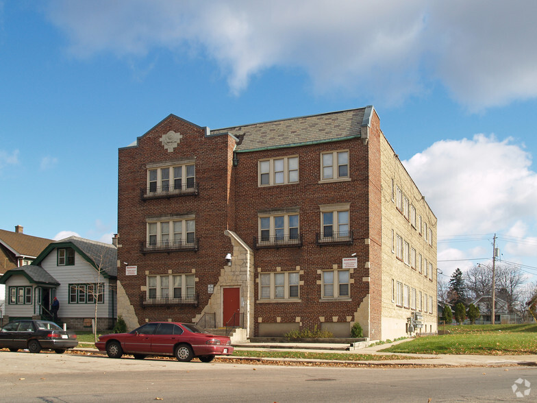 4446 N 28th St, Milwaukee, WI for sale - Primary Photo - Image 1 of 1