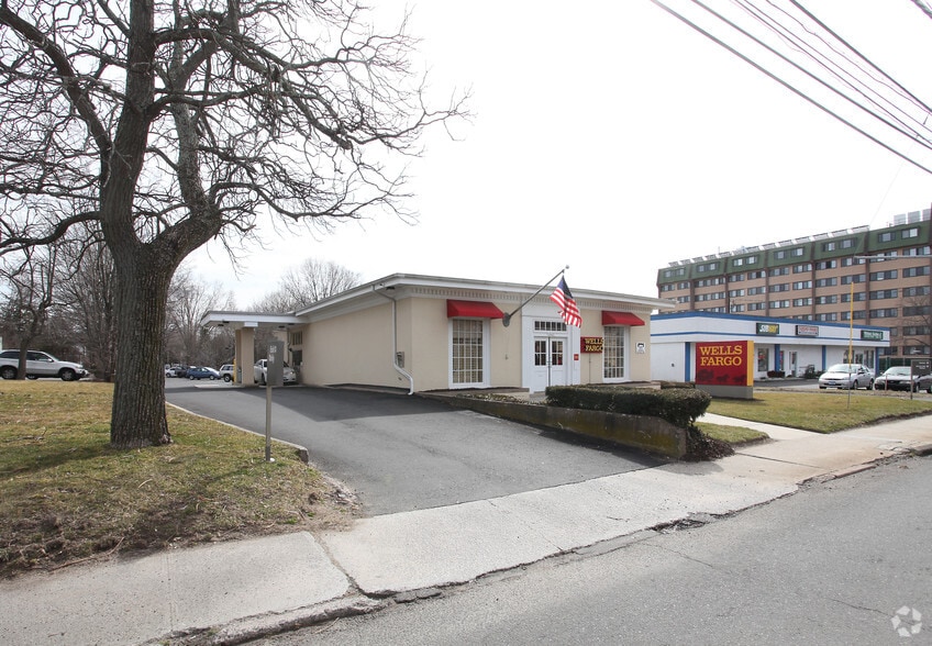 2427 Whitney Ave, Hamden, CT for sale - Building Photo - Image 1 of 1