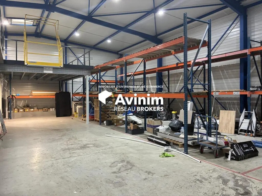 Location Entrepôt 600 m² - Photo 1