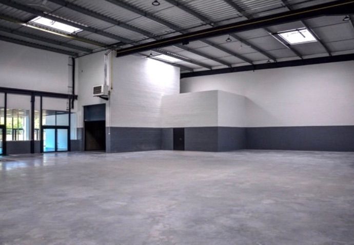 Light Industrial in Marignane for sale - Interior Photo - Image 2 of 4