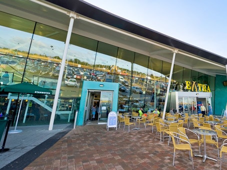 Junction 9/10, M25, Cobham to rent Building Photo- Image 1 of 3