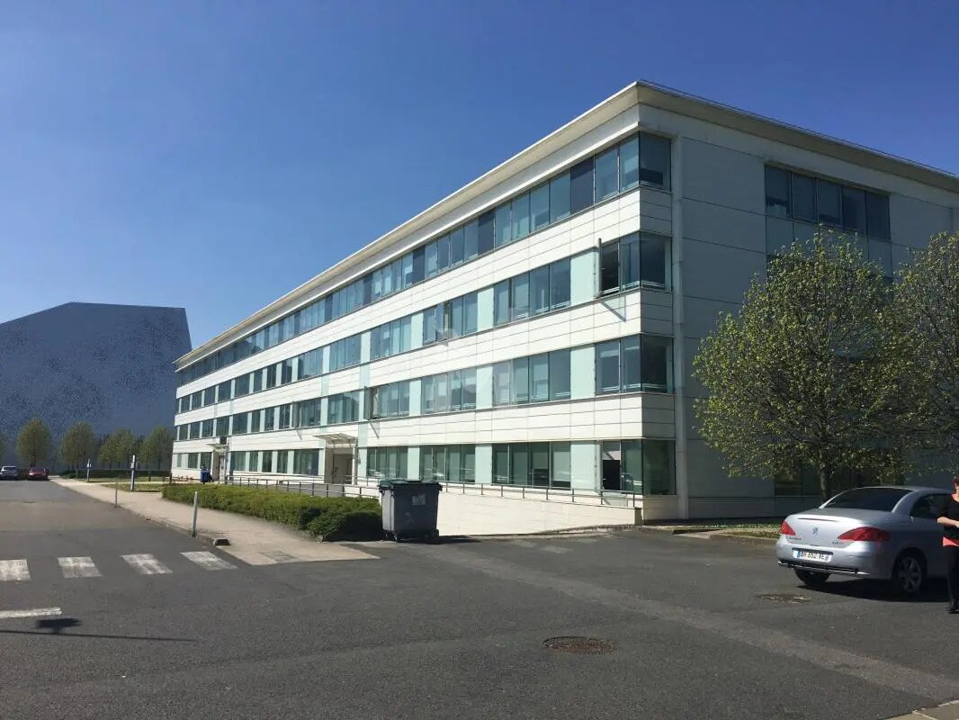 Office in Lieusaint to rent Building Photo- Image 1 of 18