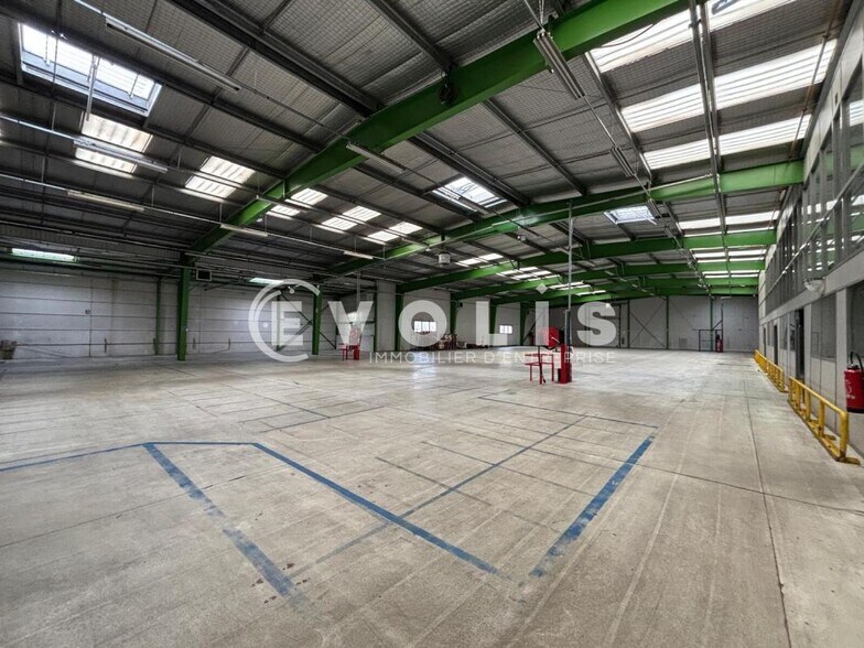 Industrial in Brignais for sale - Building Photo - Image 2 of 17
