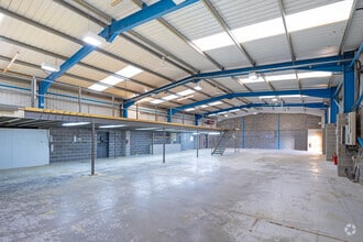 Eakring Rd, Bilsthorpe to rent Interior Photo- Image 1 of 18