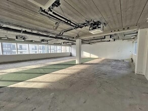 39 Rue Du Gouverneur Général Eboué, Issy-les-Moulineaux to rent Building Photo- Image 2 of 6