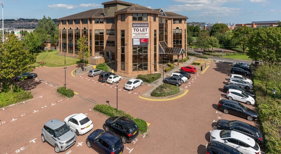 Kingsway N, Gateshead to rent - Building Photo - Image 2 of 3