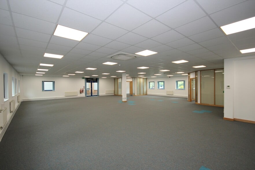 Steelpark Rd, Halesowen to rent - Building Photo - Image 1 of 10