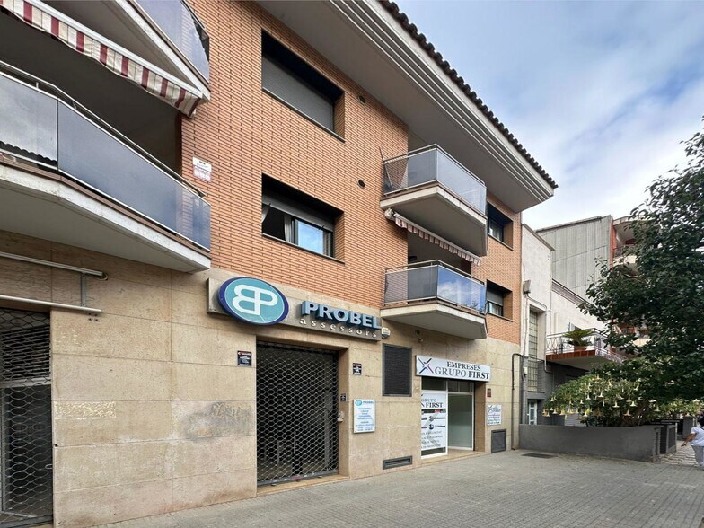 Retail in Pineda de Mar, Barcelona to rent - Primary Photo - Image 1 of 3