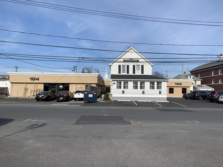 183 S Wellwood Ave, Lindenhurst, NY for rent - Building Photo - Image 3 of 3