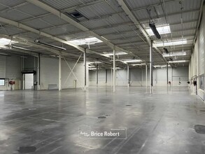 Light Industrial in Saint-Priest to rent Interior Photo- Image 2 of 2