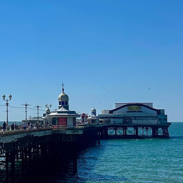 North Pier, Blackpool for sale - Primary Photo - Image 2 of 15