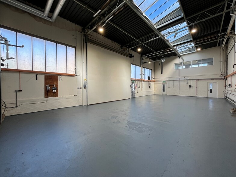 42 Wrest Park, Silsoe to rent - Building Photo - Image 1 of 16