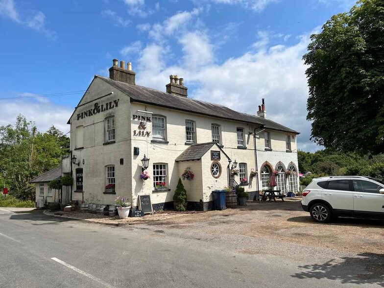 Parslows Hillock, Princes Risborough for sale - Building Photo - Image 2 of 7