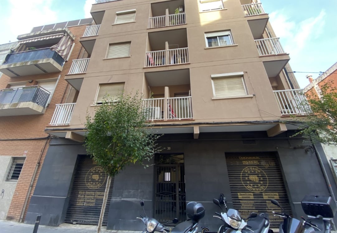 L'Hospitalet de Llobregat, BAR 08904 - Unit Puerta 01 -  - Interior Photo - Image 1 of 12