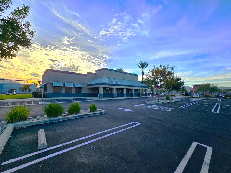 1850 W Empire Ave, Burbank, CA for rent - Building Photo - Image 1 of 3