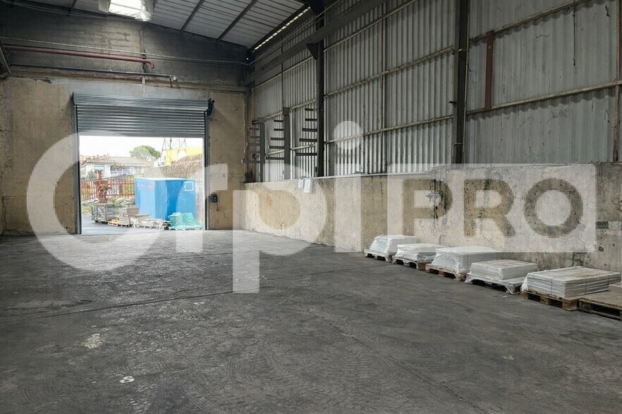 Light Industrial in Ternay to rent - Interior Photo - Image 2 of 3