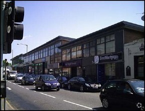 2-28 Parkhouse St, Ayr for rent Building Photo- Image 1 of 2