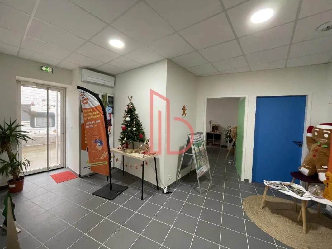 Office in Bordeaux for sale Lobby- Image 1 of 7