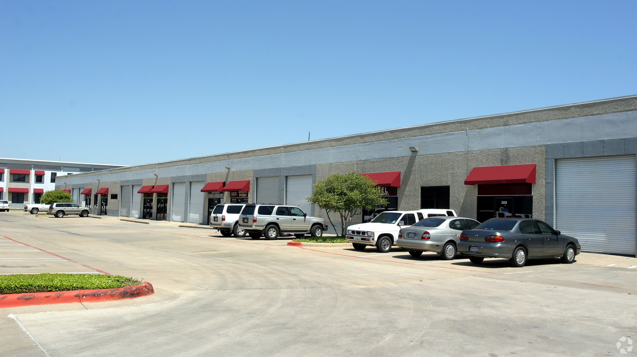 1000 Post and Paddock Ln, Grand Prairie, TX for rent Building Photo- Image 1 of 6